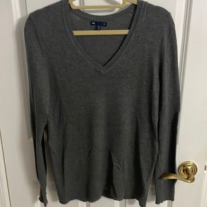 GAP size M dark grey long sleeve v neck sweater